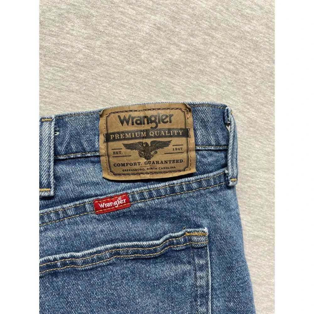 Wrangler Premium Jean Shorts Mens 42 Blue Denim Medium Wash Cotton Relaxed Fit